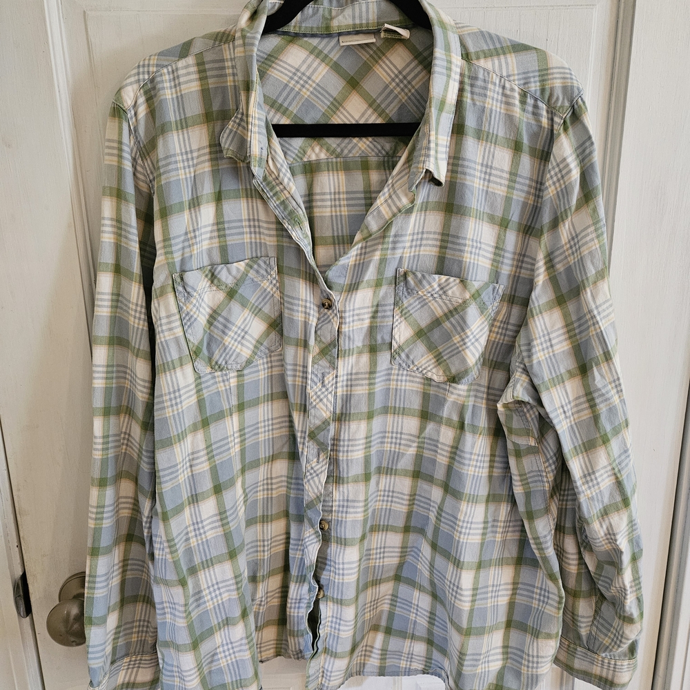 L.L. Bean Green and White Casual Button Down Shirt Classic Style